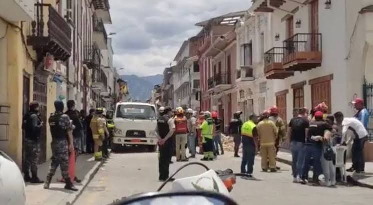 Magnitude 6.8 earthquake shakes Ecuador, dozen deaths
