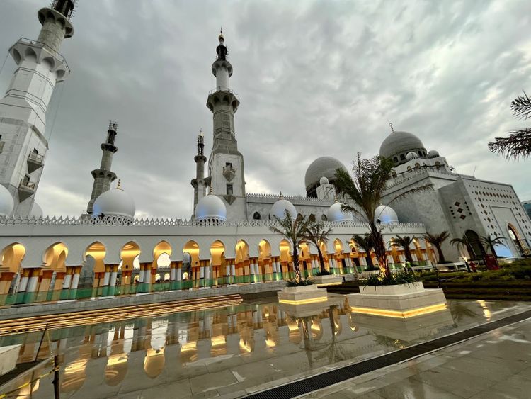 Sheikh Zayed Grand Mosque in Solo, Indonesia, celebrates Israa and Miraj