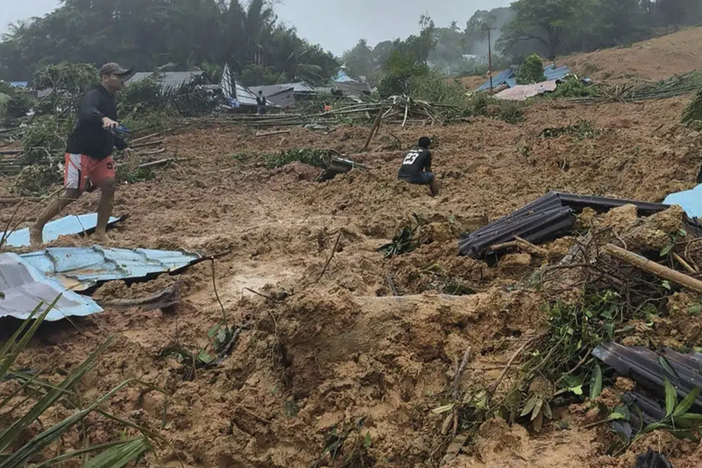 Indonesia landslides kill 10, rescuers in search for missing