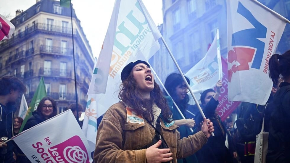 Unions vow to shut France's economy down amid pension battle
