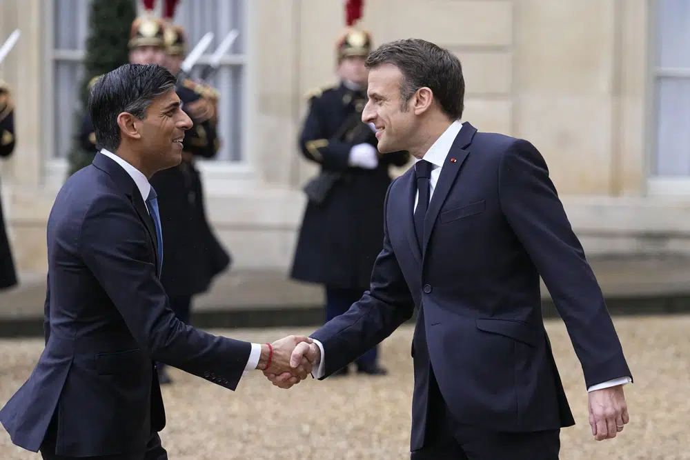 Macron, Sunak meet in efforts to mend relations