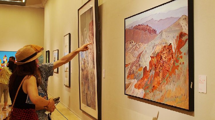 Xi encourages Arab artists to contribute to China-Arab friendship