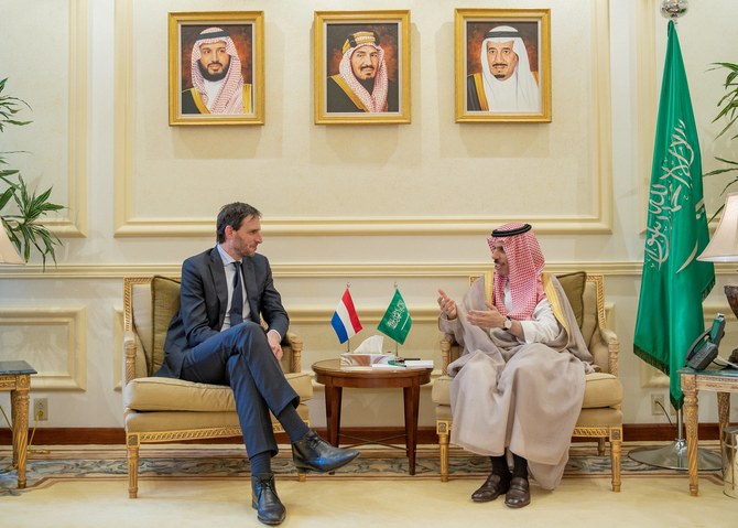 Saudi FM meets with Netherlands counterpart