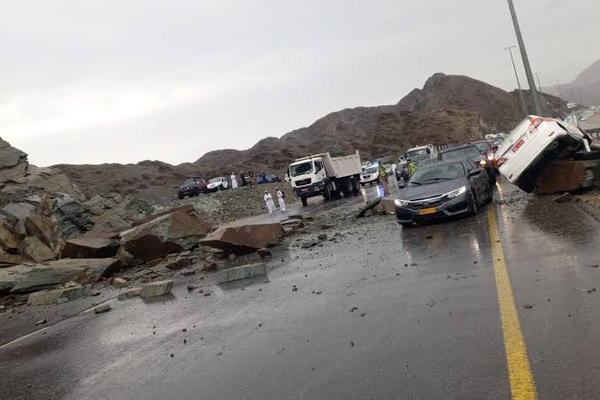 Mountain collapses due to heavy rains in Muscat