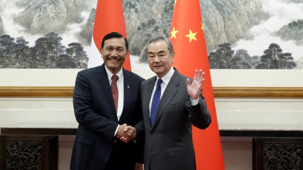 China to strengthen strategic coordination with Indonesia: Wang Yi