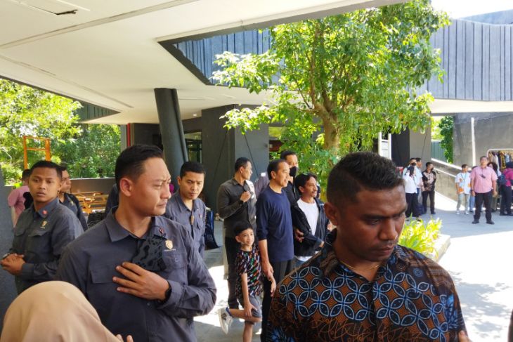 President Jokowi visits Batu Cermin Cave in Labuan Bajo