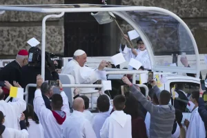 Pope on the banks of the Danube in final Mass in Hungary