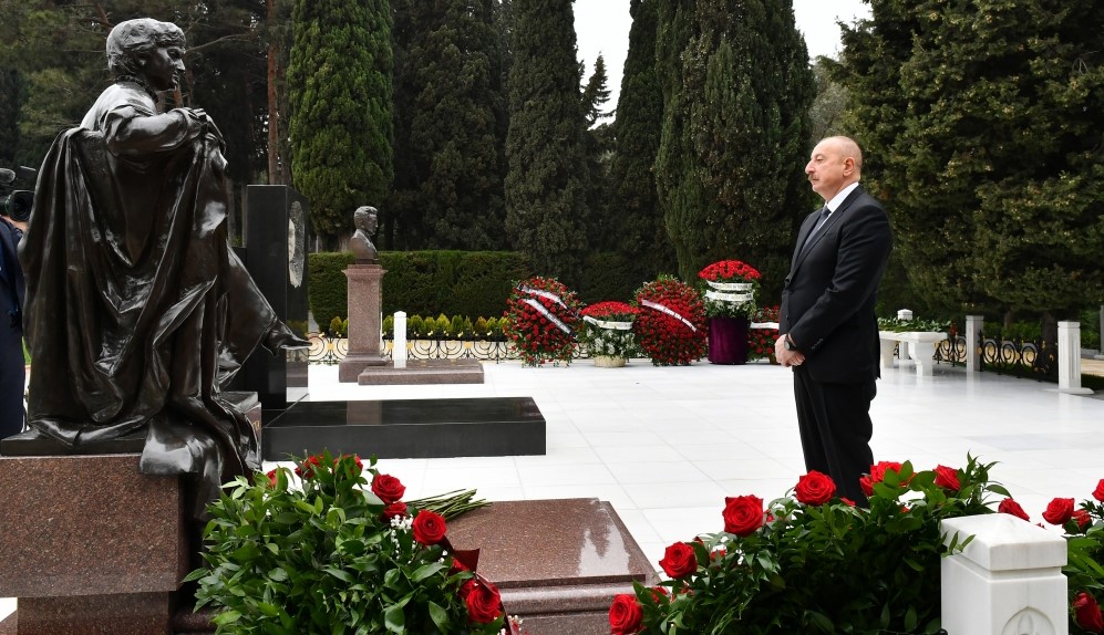 President of Azerbaijan visits grave of academician Zarifa Aliyeva