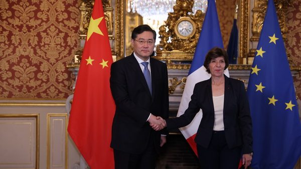 Chinese FM calls for closer exchanges at all levels with France