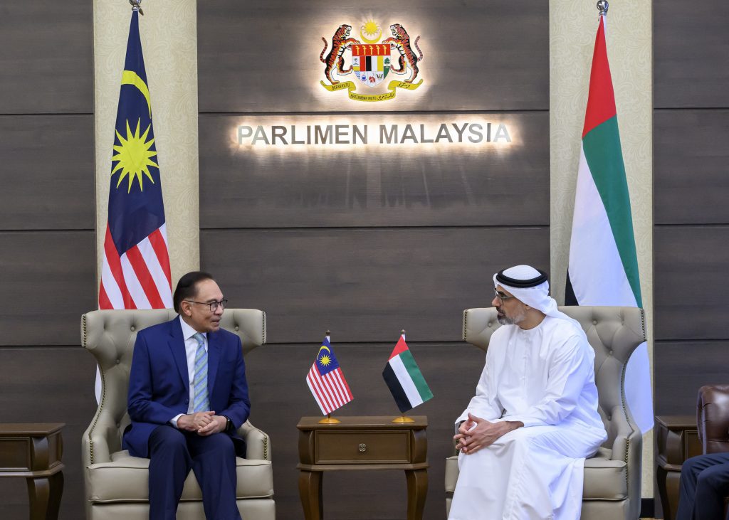 Crown Prince of Abu Dhabi meets Malaysian PM in Kuala Lumpur