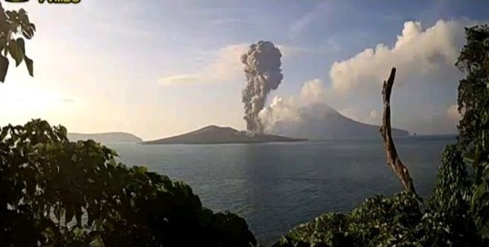 Mount Anak Krakatau erupts again: PVMBG