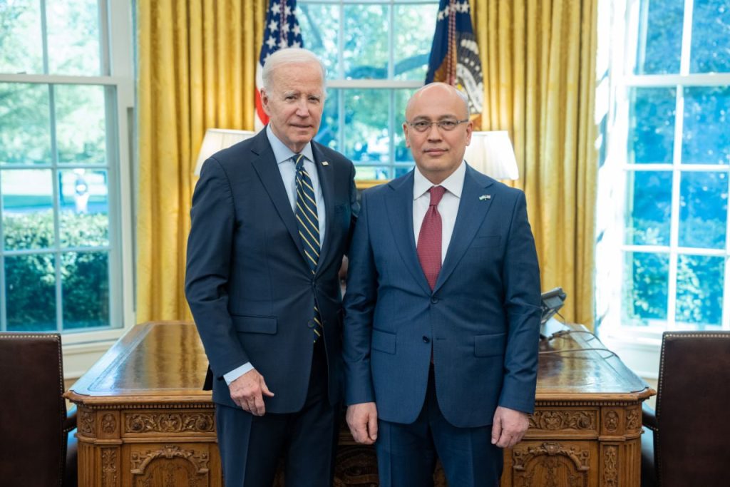 Uzbekistan's new Ambassador to US presents credentials to President Biden