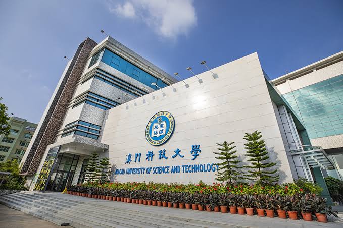 Xi congrats Macau University teachers, students