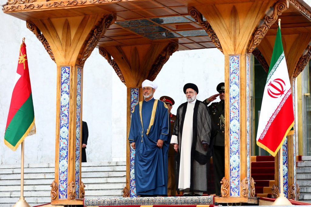 President of Iran officially welcomes Sultan of Oman