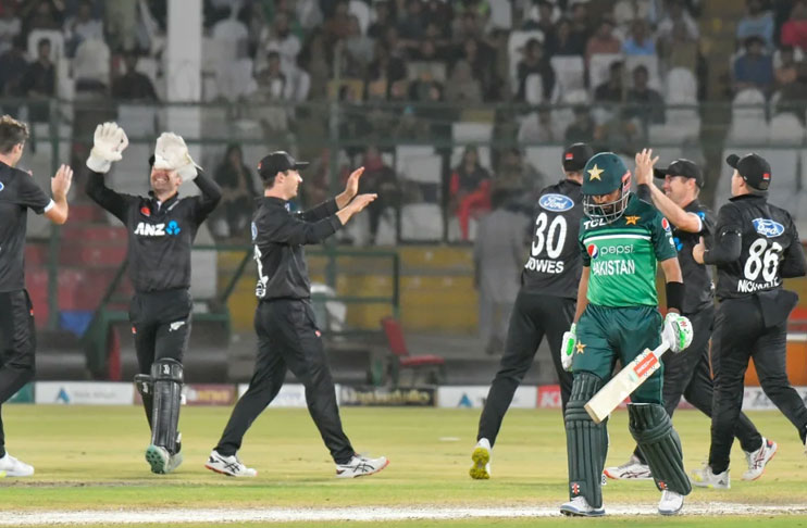 New Zealand claims victory over Pakistan in thrilling fifth ODI