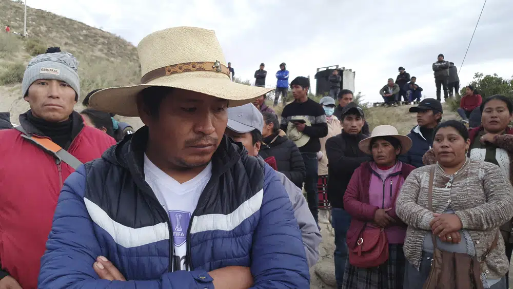 Fire in gold mine kills at least 27, Peruvian authorities