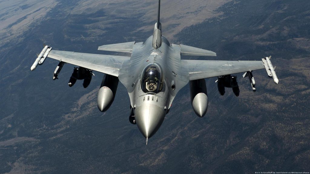 Poland begins training Ukrainian pilots on F-16 jets