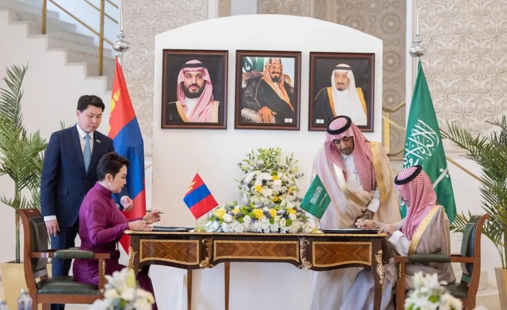 Saudi FM signs agreement with Mongolian counterpart