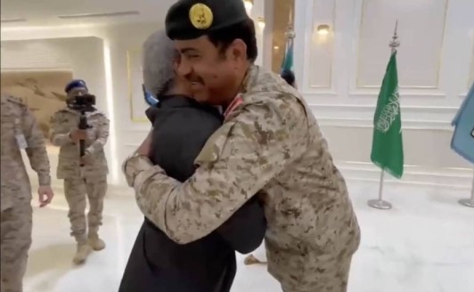 Saudi military commander receives Iranians, including Diplomat, evacuated from Sudan
