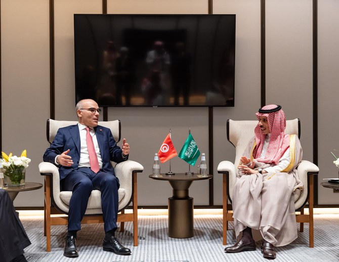 Saudi, Tunisian FMs review bilateral cooperation