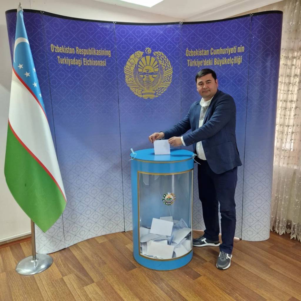 Uzbek citizens vote in Türkiye