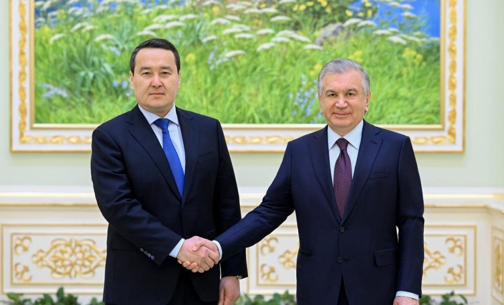 President Mirziyoyev receives PM of Kazakhstan