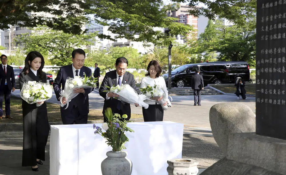 Kishida, Yoon pray at memorial for Korean atomic bomb victims in Hiroshima