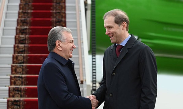 President of Uzbekistan arrives in Moscow