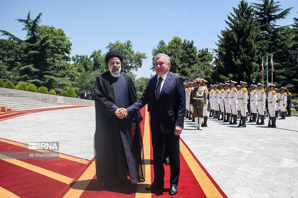 Raisi officially welcomes Shavkat Mirziyoyev