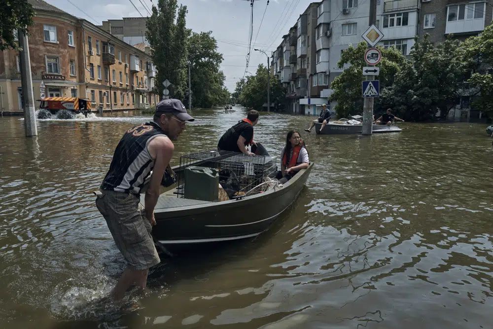 Dam collapses and thousands face the deluge in Russian-occupied Ukraine