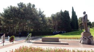 Rais of Tatarstan lays wreath at tomb of Heydar Aliyev