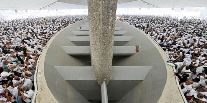 Pilgrims continue stoning ritual on first day of Tashreeq
