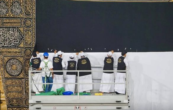 Kaaba kiswa raised about three meters in Hajj preparation