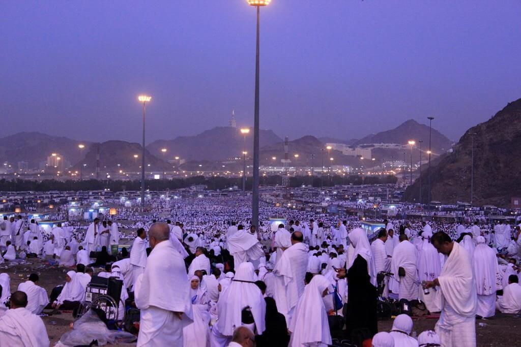 Hajj pilgrims start walking on world’s longest pedestrian towards Muzdalifah