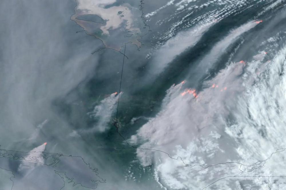 Canadian wildfire smoke spreads 'hazardous air' in both countries
