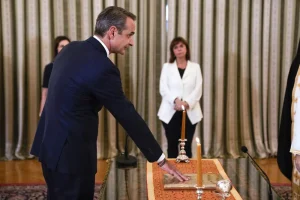 Mitsotakis sworn in as Greece’s PM