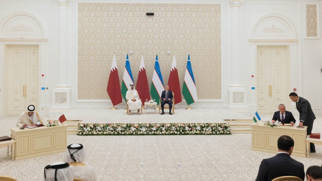 Uzbek President, Amir of Qatar witness signing of agreements, MoUs