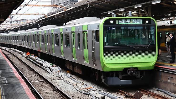 Tokyo's Yamanote line trains start after signal glitch causes 4-hour delay