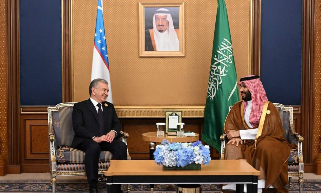 President of Uzbekistan meets with Saudi Crown Prince in Jeddah