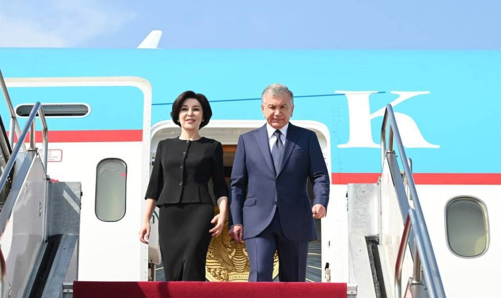 Shavkat Mirziyoyev arrives in Budapest
