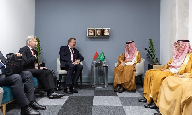 Saudi FM meets with Belarusian counterpart