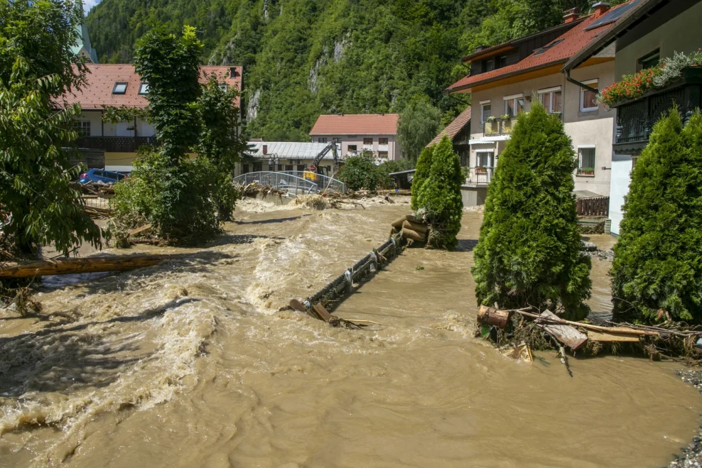 Ursula von der visits Slovenia, promises EU help to flood-ravaged Slovenia