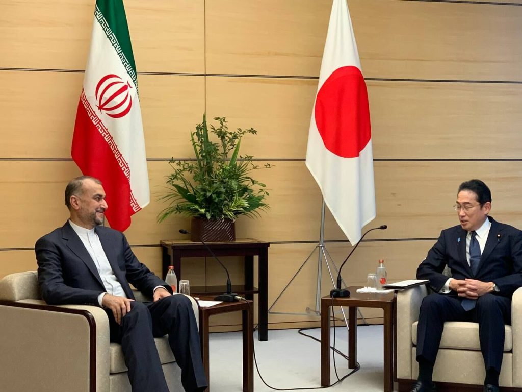 Iranian FM meets with Japanese PM in Tokyo