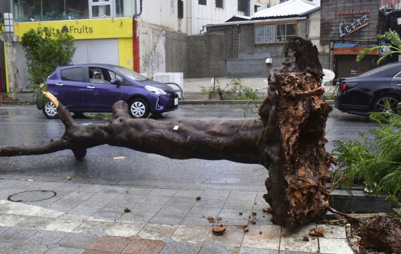 Typhoon Khanun kills 2 in southern Japan, cuts power to 166,000 homes