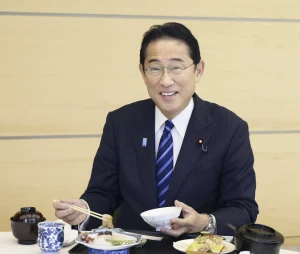 PM Kishida, Cabinet ministers eat Fukushima fish to show it's safe