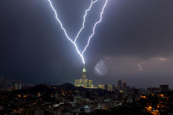 Makkah is lashed by thunderstorms