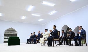 Shavkat Mirziyoyev visits Mausoleum of Imam Bukhari