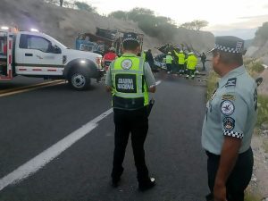 Sixteen people die after bus crashes with trailer in central Mexico