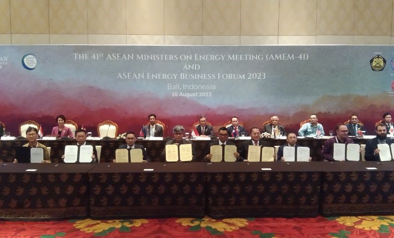 Indonesia, Malaysia agree to conduct study on underwater electrical interconnector