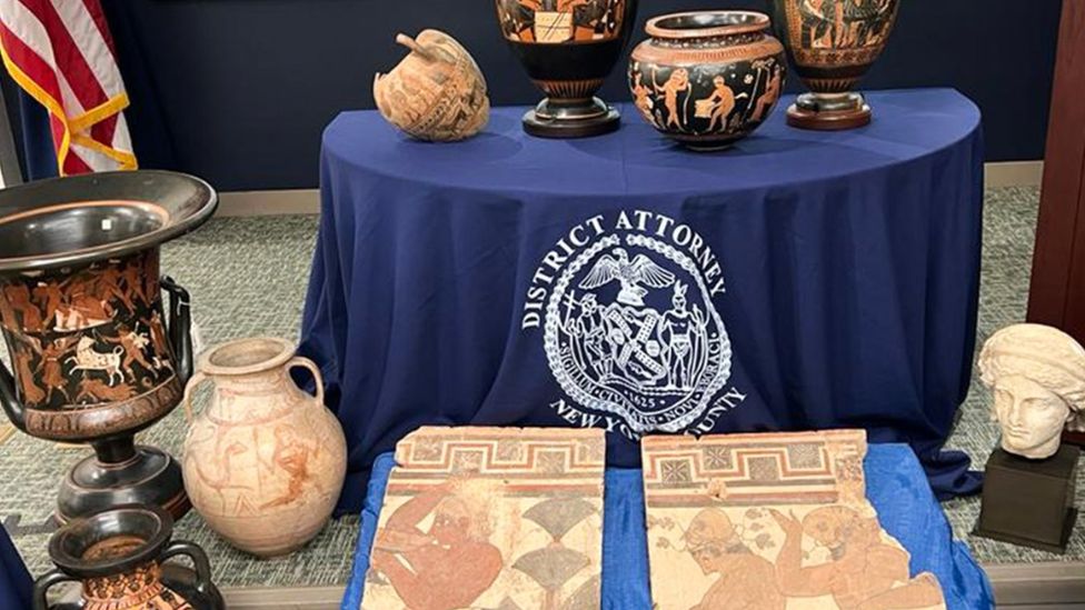 US returns more than 250 ancient artefacts to Italy